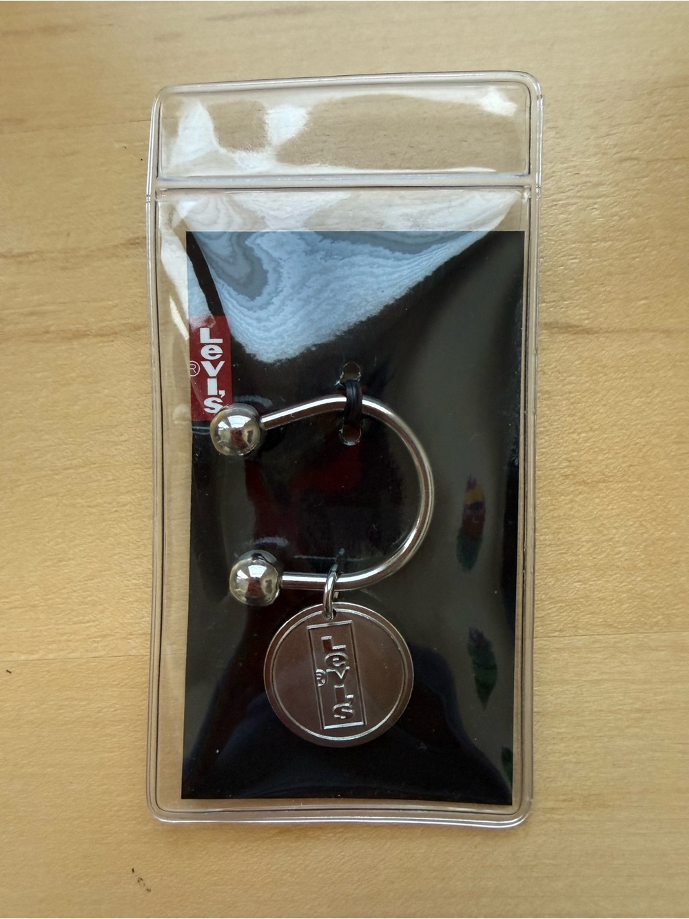 Levi's Silver Round Logo Keyring with Split-Ring Design